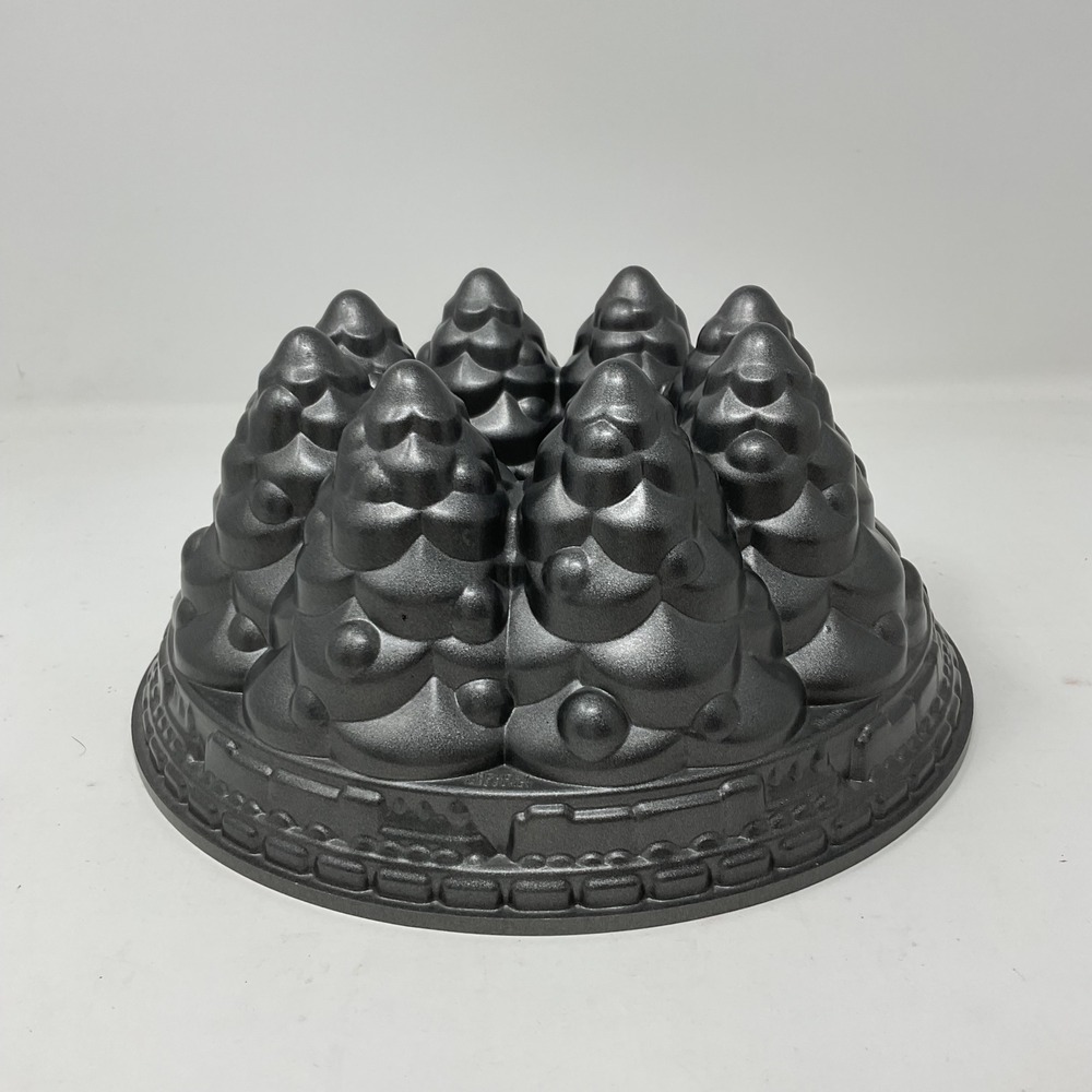 Nordic Ware Holiday Tree Bundt Pan 10 Cup Cast Aluminum Christmas Cake Mold